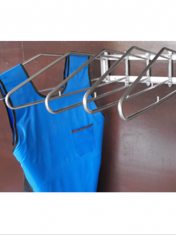 ราวพร้อมแขนสำหรับแขวนเสื้อตะกั่ว 5 ชุด แบบติดผนัง