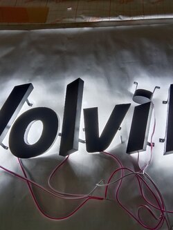 อักษรไฟออกหลัง Volvik