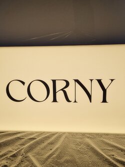 กล่องไฟอะคริลิค ไฟออกรอบตัว ''CORNY''