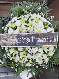 พวงหรีดดอกไม้สด