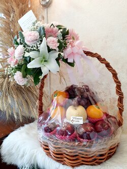 กระเช้าผลไม้ขนาดใหญ่ ประดับดอกไม้สด