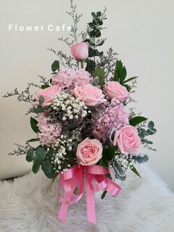 แจกันดอกไม้แสดงความยินดี