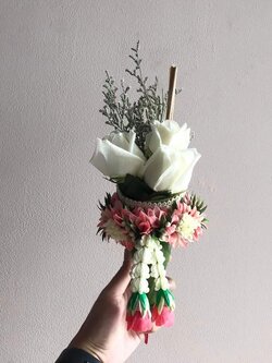 กรวยดอกไม้ไหว้ครู