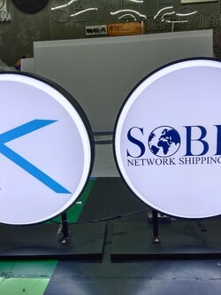 กล่องไฟสำเร็จ 70x70 cm ไฟออก2ด้าน (เสริมฐานตั้งพื้น)