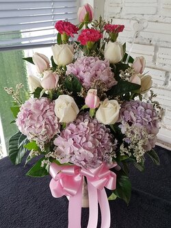 แจกันดอกไม้แสดงความยินดี