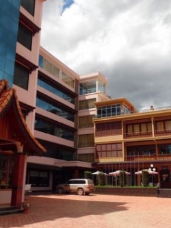 ขายโรงแรม3ดาว ใกล้แม่น้ำกก ใกล้วัดร่องเสือเต้น (Blue Temple) เชียงราย ติดถนนใหญ่ รถทัวร์สามารถเข้าได้