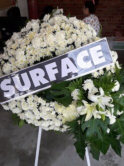 พวงหรีดดอกไม้สด