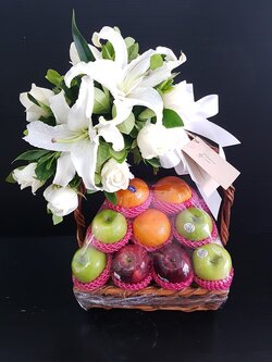 ตระกร้าผลไม้นอก&ดอกไม้สด