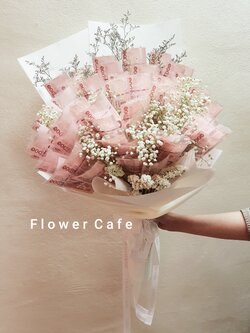 ช่อดอกไม้อบแห้งใส่ธนบัตรได้ถึง 50 ใบ