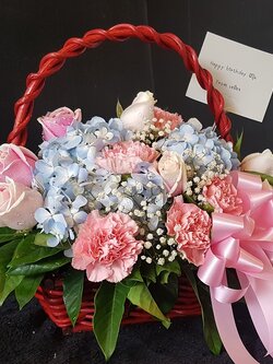 กระเช้าดอกไม้โทนพลาสเทล