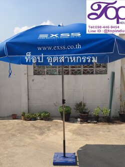 ร่มสนามขนาด 42 นิ้ว ทรงสี่เหลี่ยม 8 ก้าน งานสกรีนโลโก้ รับทำร่มสนามราคาถูก