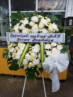 พวงหรีดดอกไม้สด