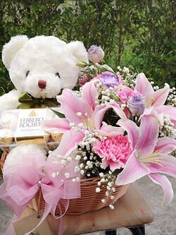 Basket flower with teddy & chocolate