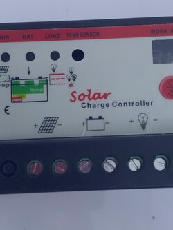 เครื่องควบคุมการชาร์จ 10A/30-175W/12V