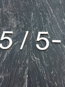 ป้ายอักษรสแตนเลสเนื้อเงินแฮร์ไลน์