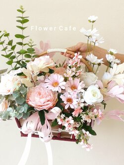 กระเช้าดอกไม้แสดงความยินดี