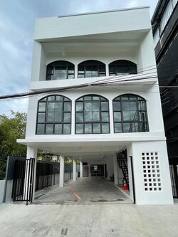 ขายอาคารสำนักงาน ซอยลาดพร้าว 1 ใกล้ห้างเซ็นทรัล ลาดพร้าว และ ยูเนี่ยนมอลล์