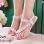 พร้อมส่ง : รองเท้าแตะดอกไม้ (สีขาว)