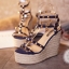 พร้อมส่ง : รองเท้าส้นตึก Valentino Style (สีน้ำเงิน)