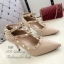 รองเท้าคัทชูหุ้มส้น Valentino Style (สีดำ)
