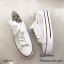 รองเท้าผ้าใบลูกไม้ทรง Converse ฉลุลาย