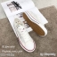 รองเท้าผ้าใบลูกไม้ทรง Converse ฉลุลาย