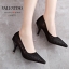 รองเท้าคัทชูผ้าลูกไม้สไตล์ Valentino (สีดำ)
