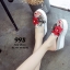 รองเท้าลำลองปักลายผึ้ง (สีขาว)