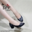 รองเท้าคัทชูส้นตัน Manolo Blahnik Style (สีเทา)