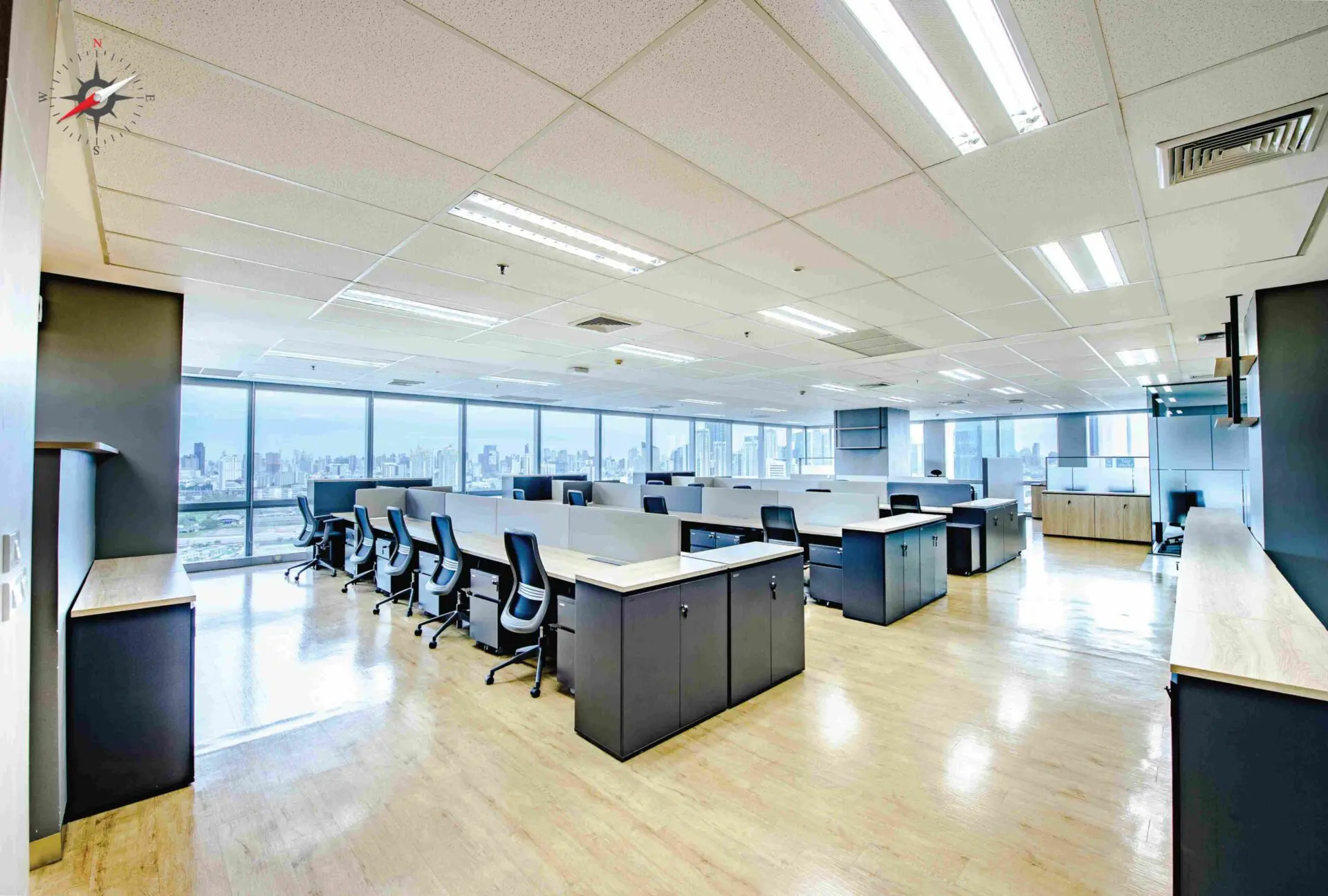 อาคารซีดับเบิลยู ทาวเวอร์ (CW Tower) สำนักงานให้เช่าติดถนนรัชดาภิเษก กรุงเทพฯ ใกล้เดอะ สตรีท รัชดา